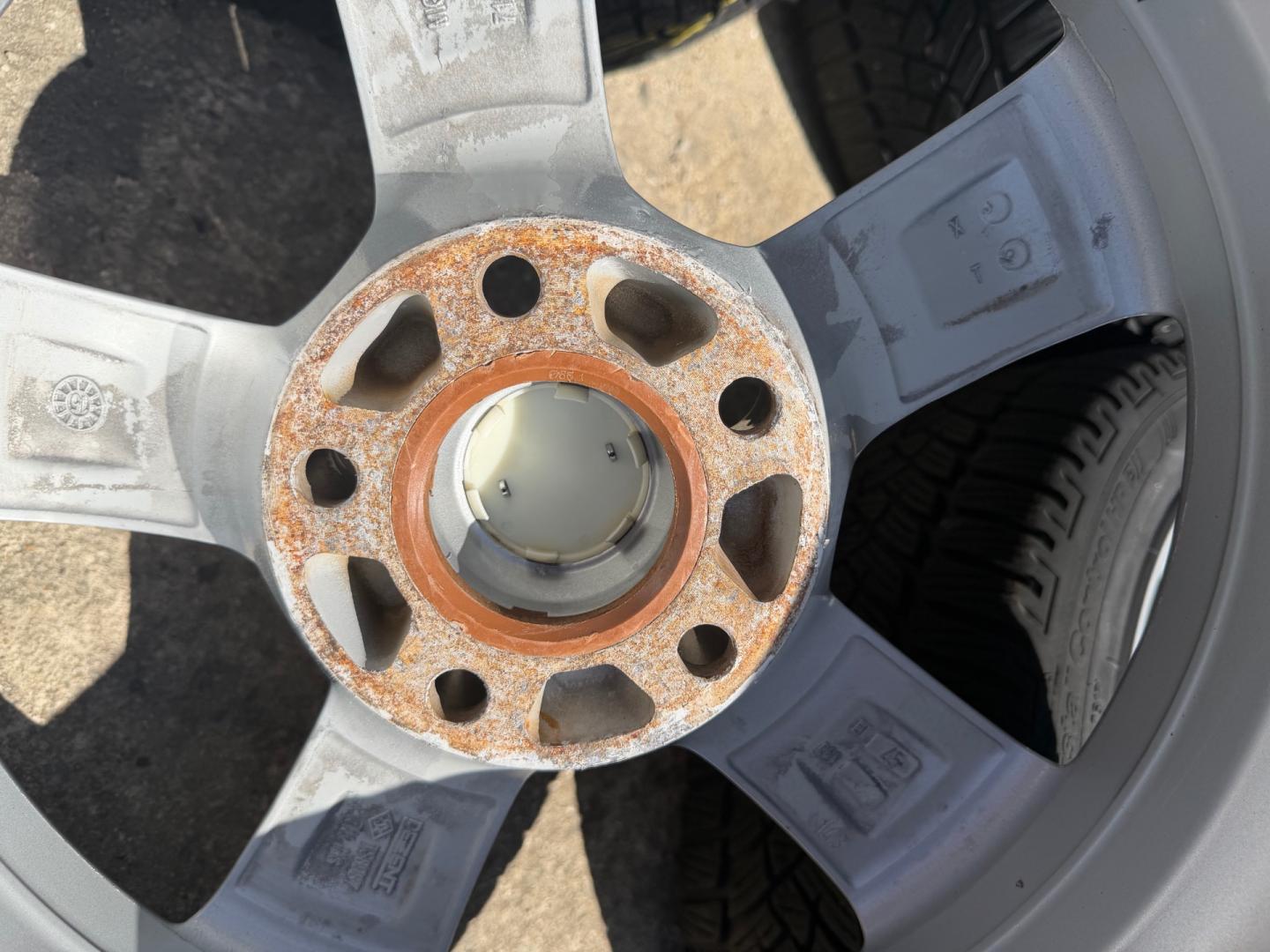 Używane srebrne alufelgi 17" z Renault Megane IV - stan b.dobry
