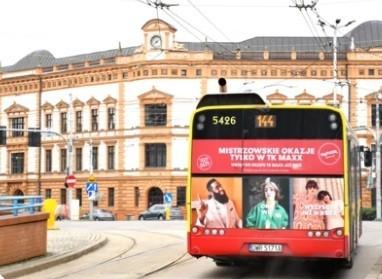 Reklama Fullback na autobusie