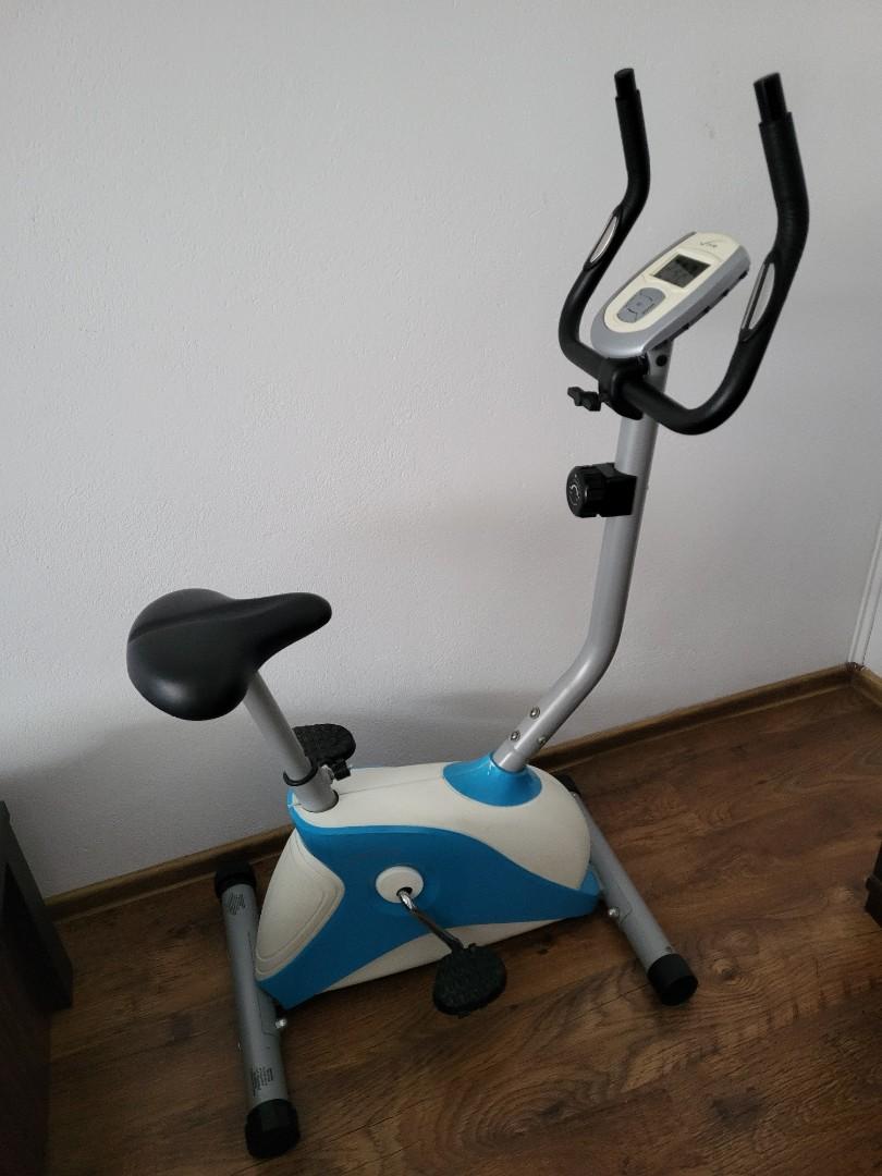 Biały rowerek stacjonarny z komputerem treningowym rower do ćwiczeń