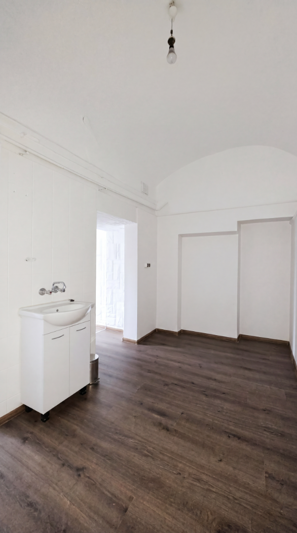 lokal użytkowy przy rynku głównym w jaśle | 34 m | wejście z chodnika