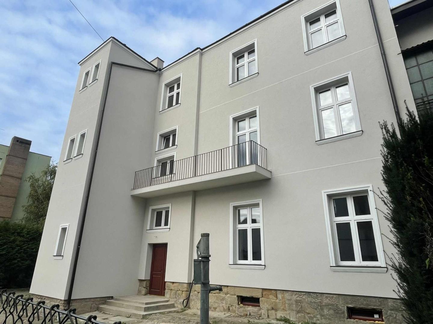 Lokal mieszkalny (8) w centrum Jasła, I piętro, 59,39 m.kw. + piwnica
