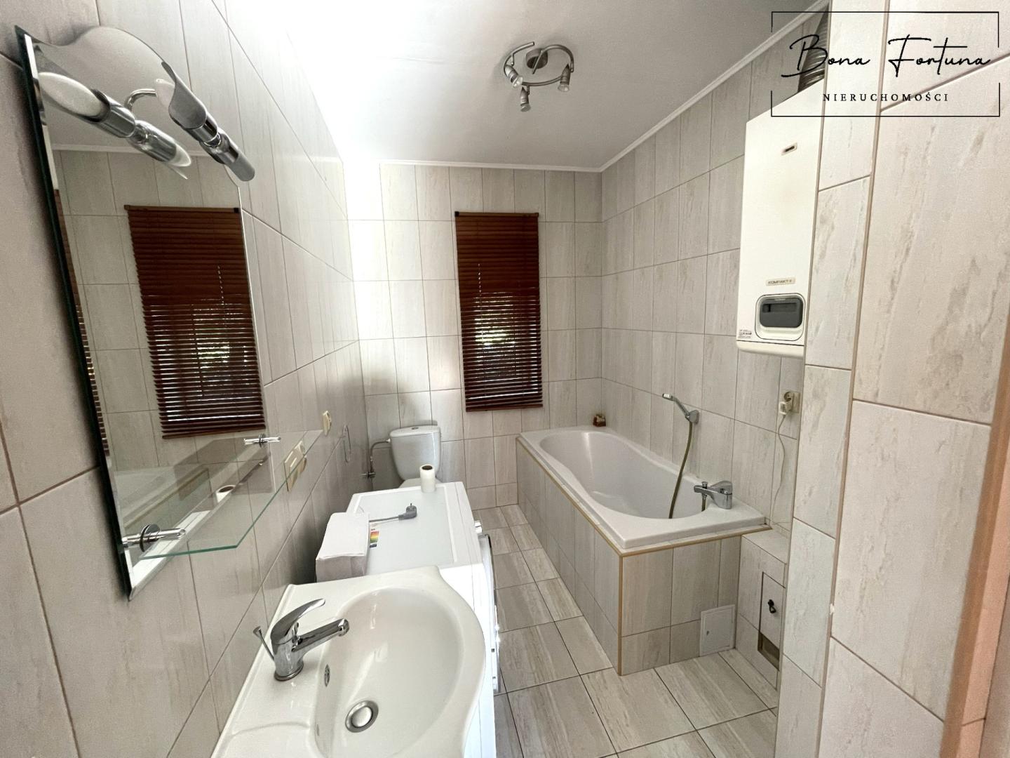 Drewniany dom w Skołyszynie 80 m2 z garażem i 11 miejscami noclegowymi