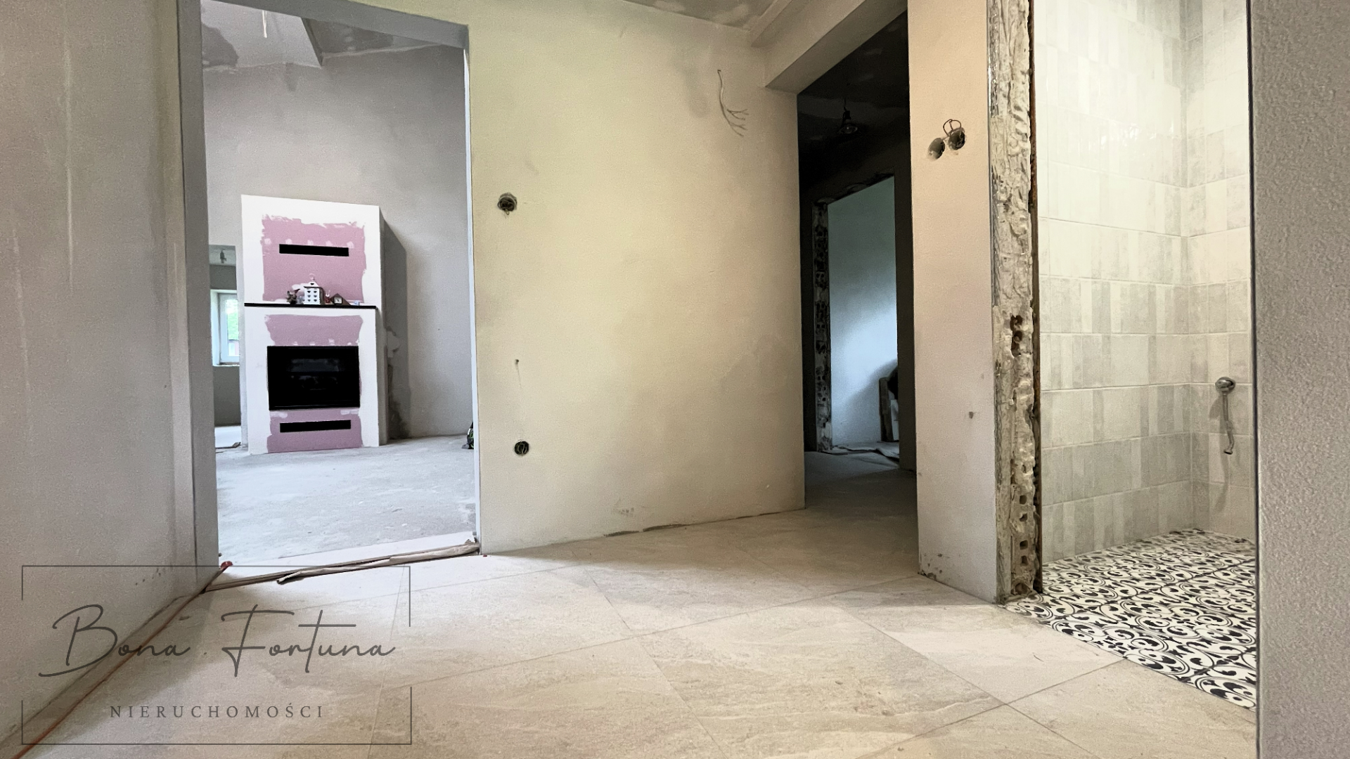 Częściowo wykończony dom 160 m2 na dużej działce 0,4354 ha, Pusta Wola
