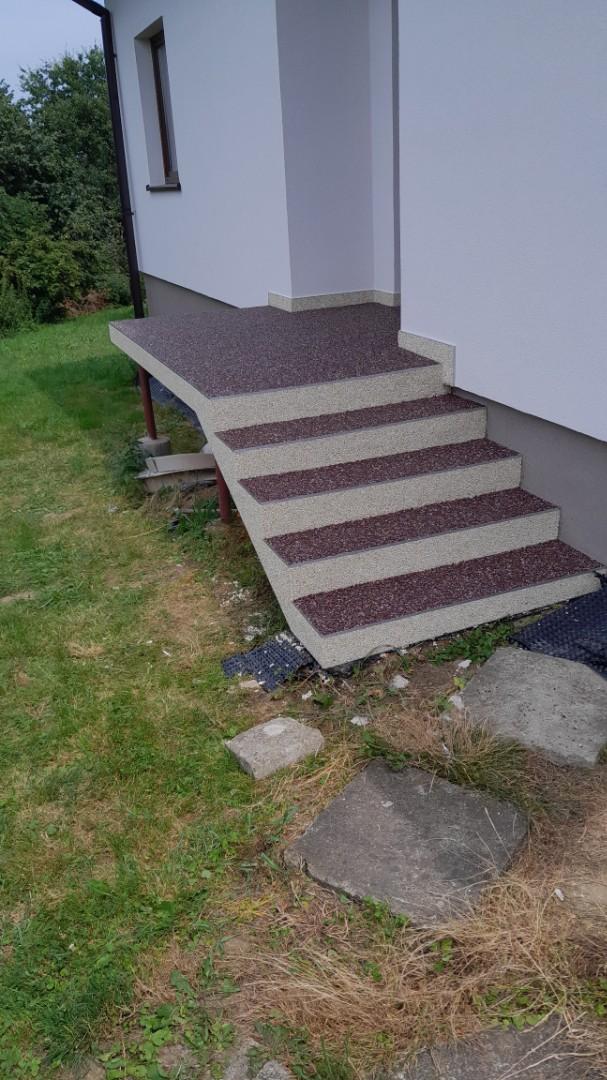 Kamienny dywan posadzki żywiczne, balkony , tarasy , schody.