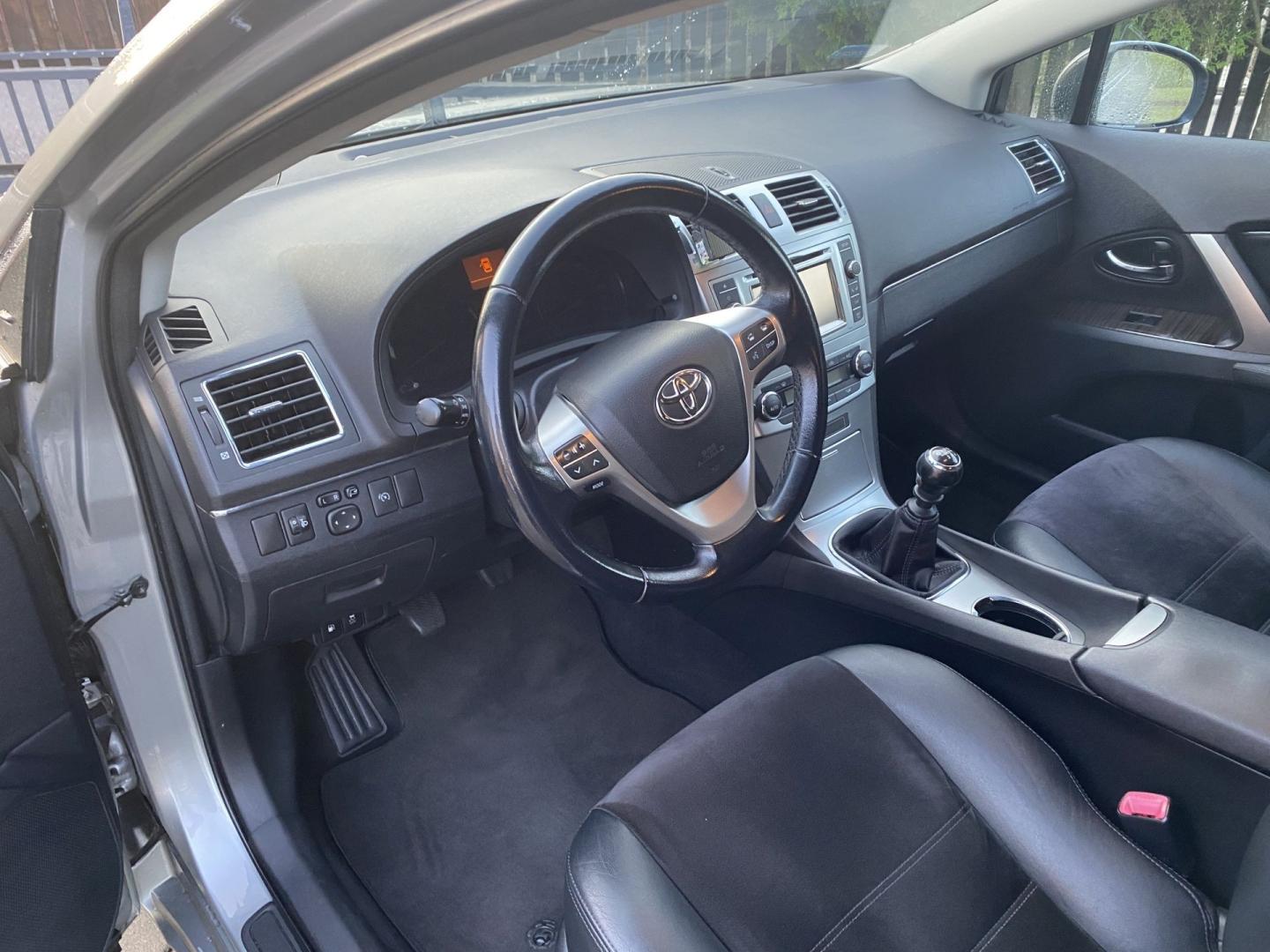 Toyota Avensis t27 2.0d4d 2012r. Panorama/Navi