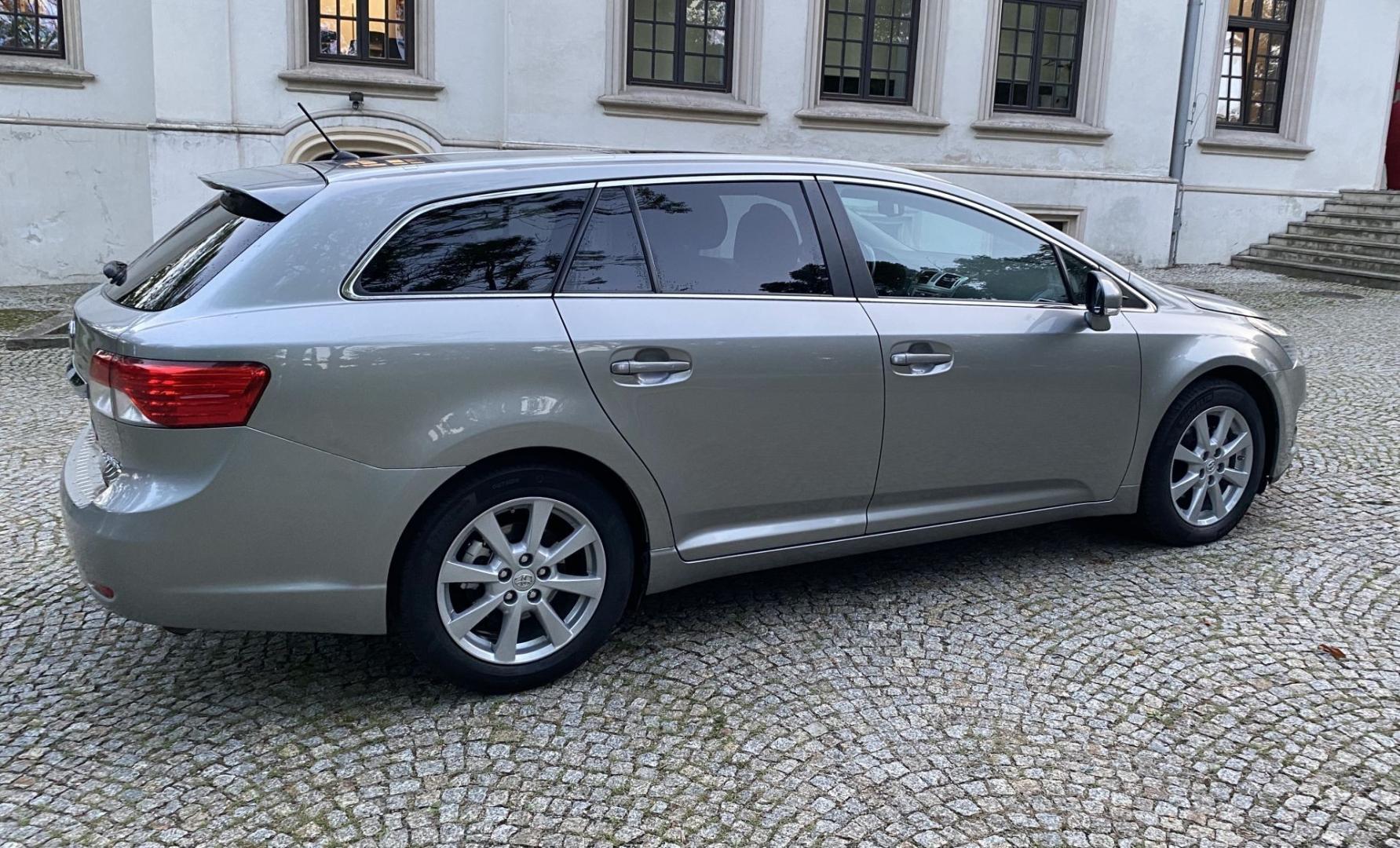 Toyota Avensis t27 2.0d4d 2012r. Panorama/Navi