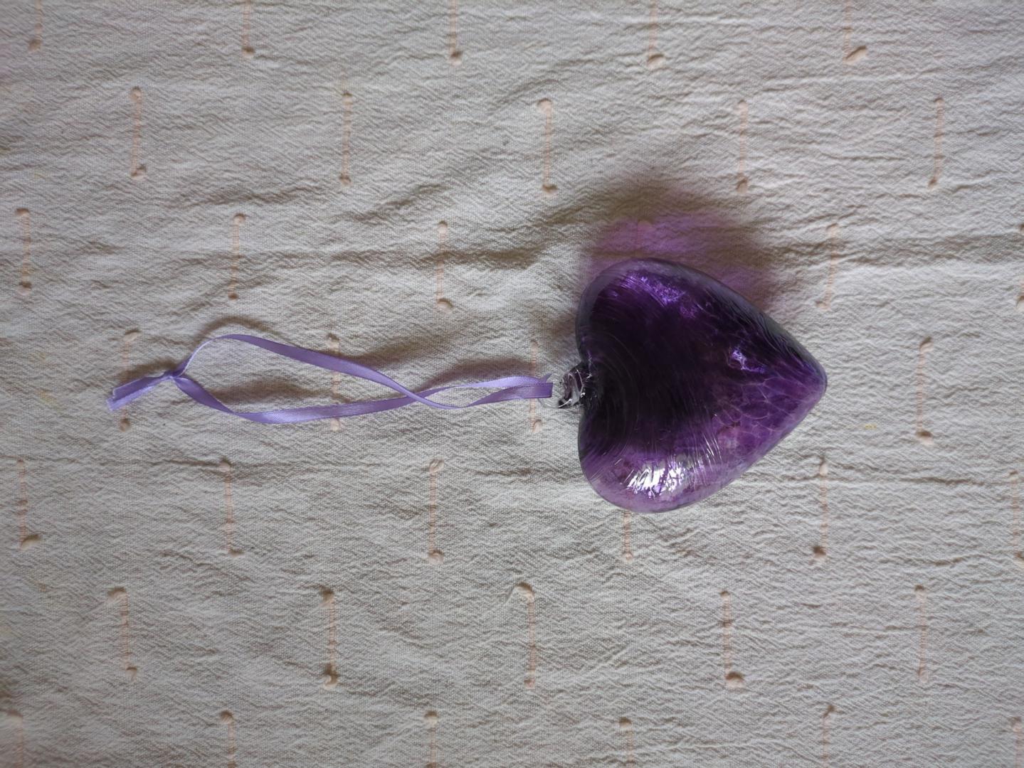 Szklane serce dekoracyjne 11 cm - ręcznie wykonana zawieszka, fioletow