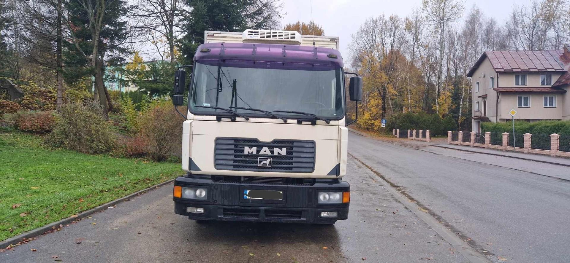 man 14,285 chłodnia izoterma  kontener winda