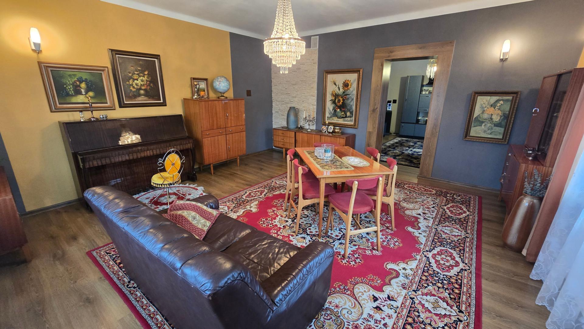 Dom do zamieszkania 220m działka 13 ar ul.Młynarska Jasło