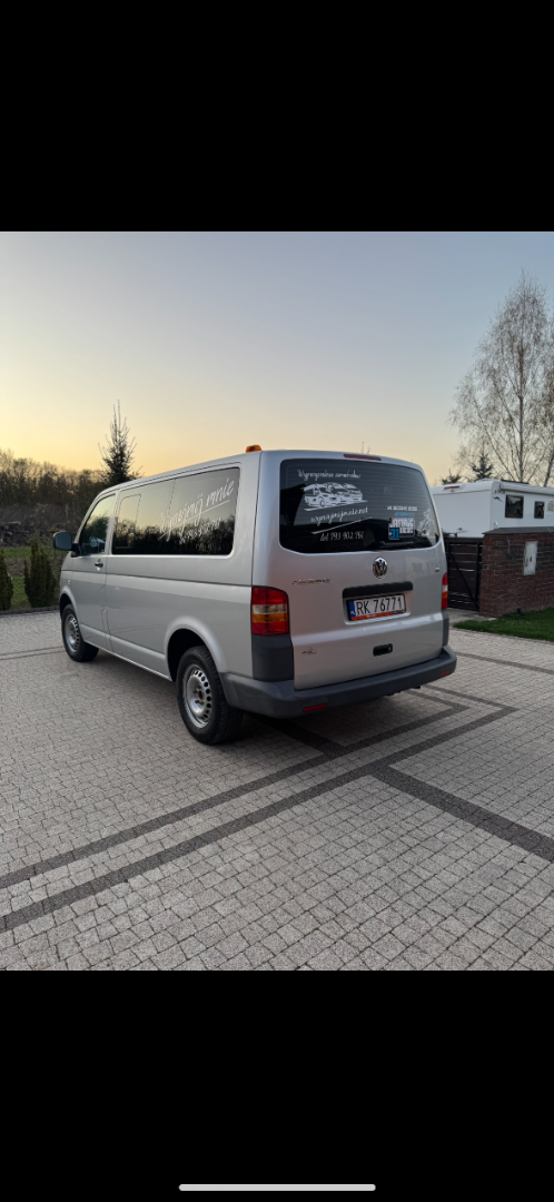 Wynajem Volkswagen Caravelle 2009r. Wersja 9 osobowa