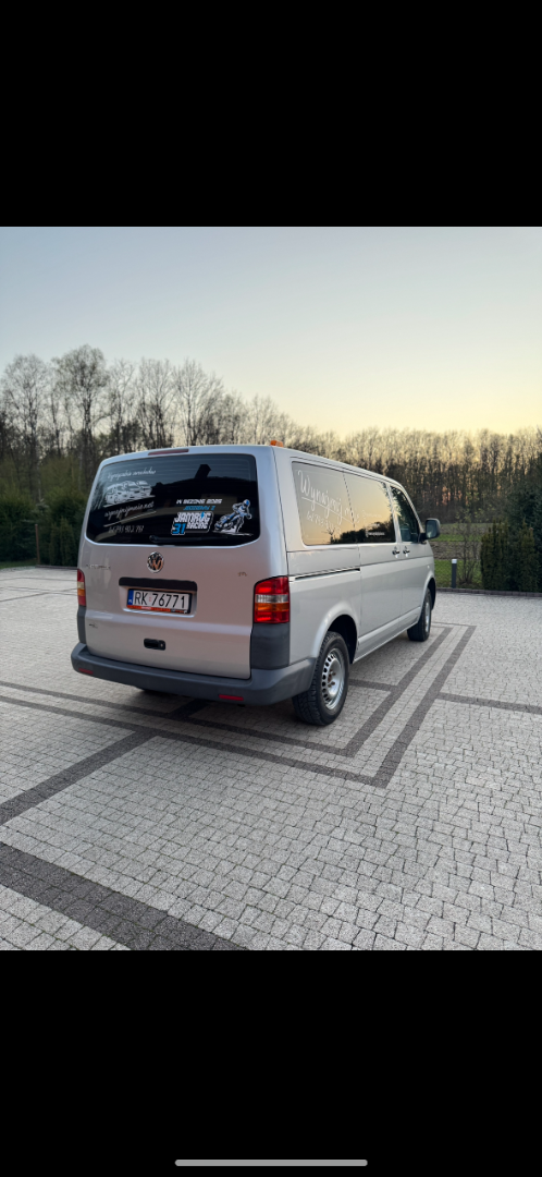 Wynajem Volkswagen Caravelle 2009r. Wersja 9 osobowa