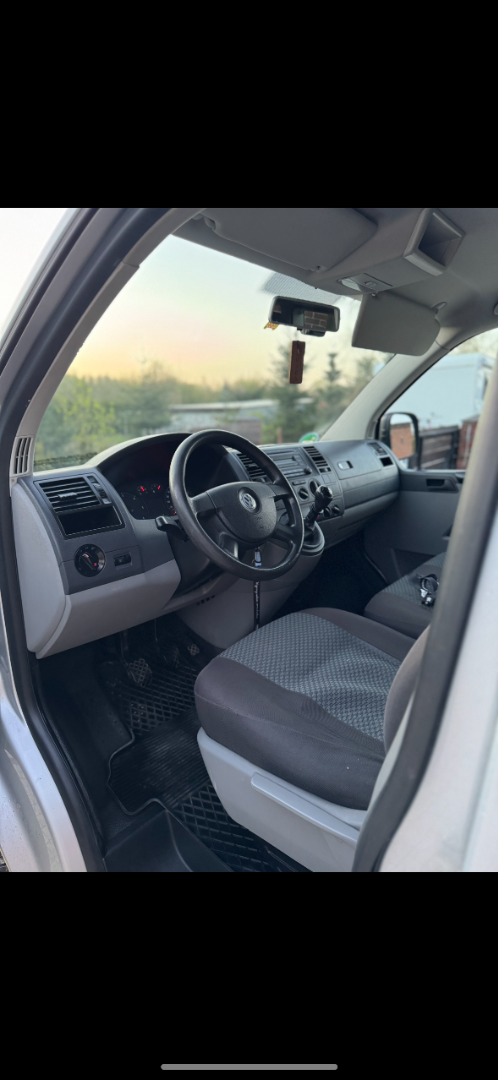 Wynajem Volkswagen Caravelle 2009r. Wersja 9 osobowa