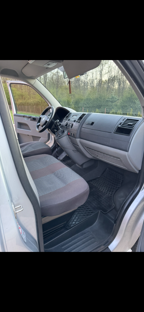 Wynajem Volkswagen Caravelle 2009r. Wersja 9 osobowa