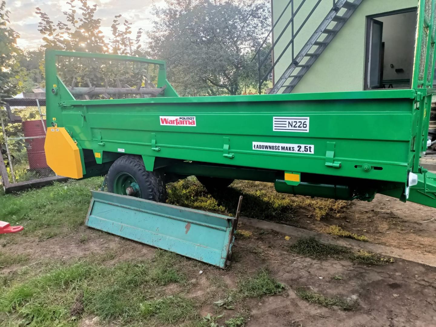 Rozrzutnik obornika jednoosiowy 2.5T