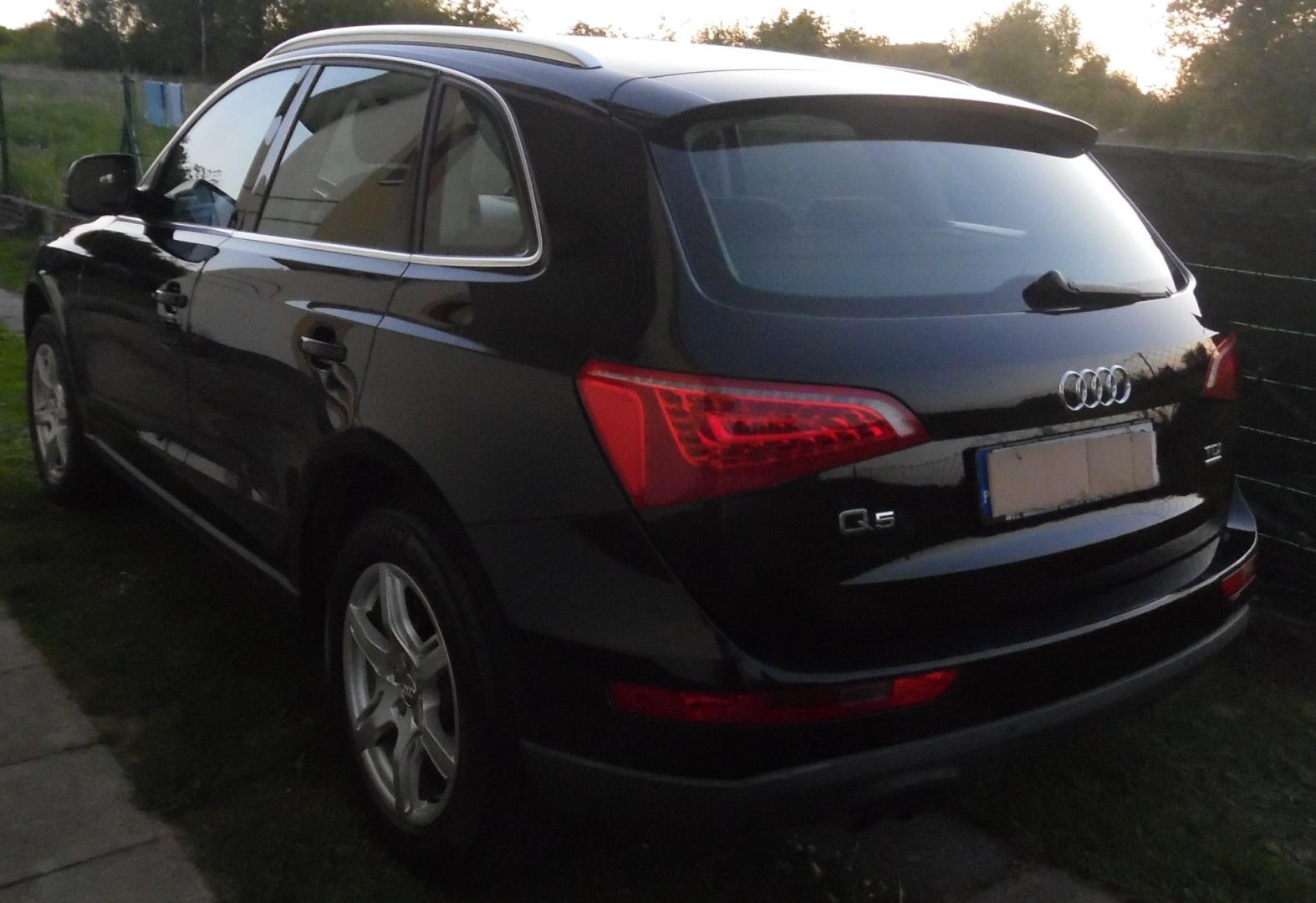 samochód osobowy Audi Q5