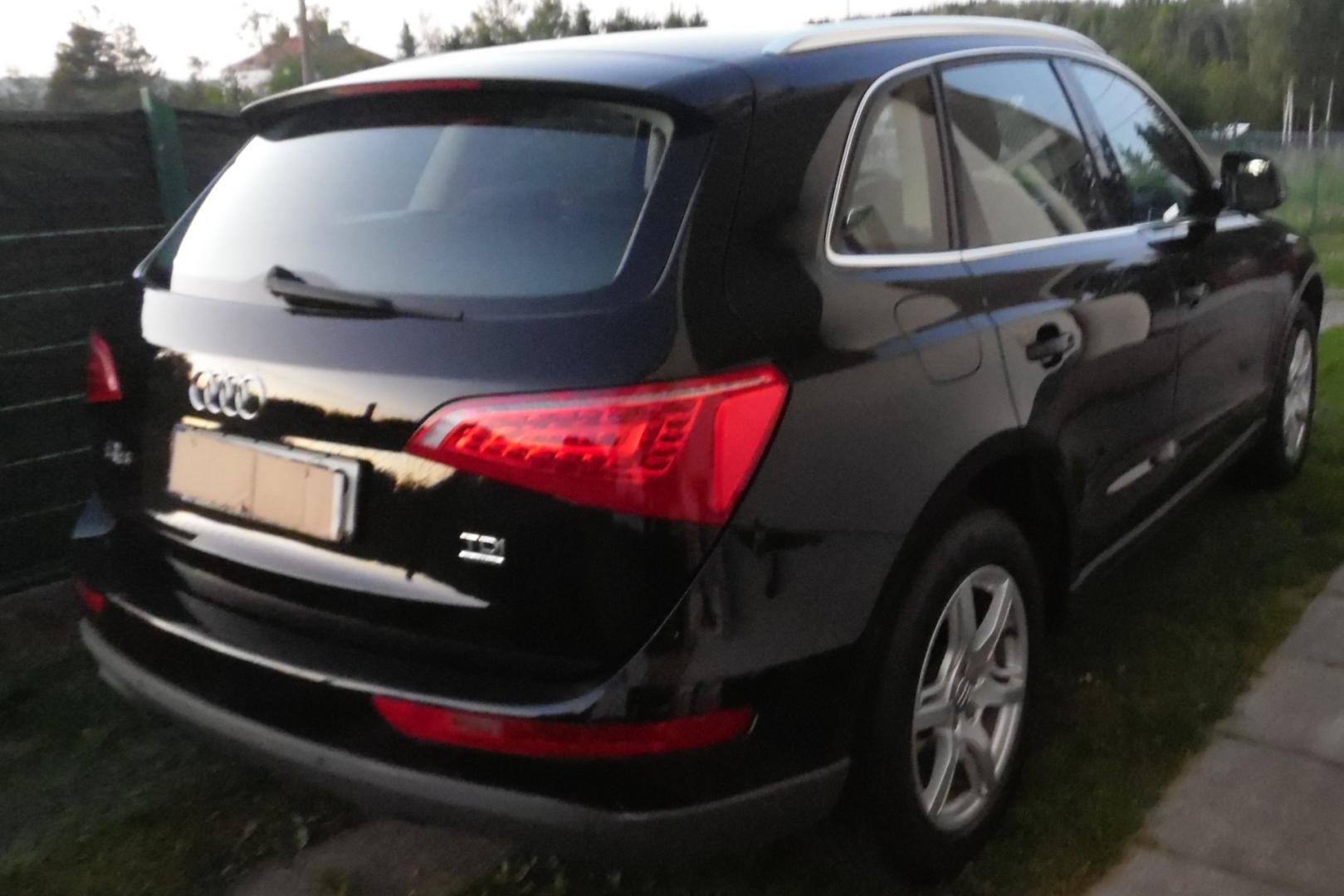 samochód osobowy Audi Q5