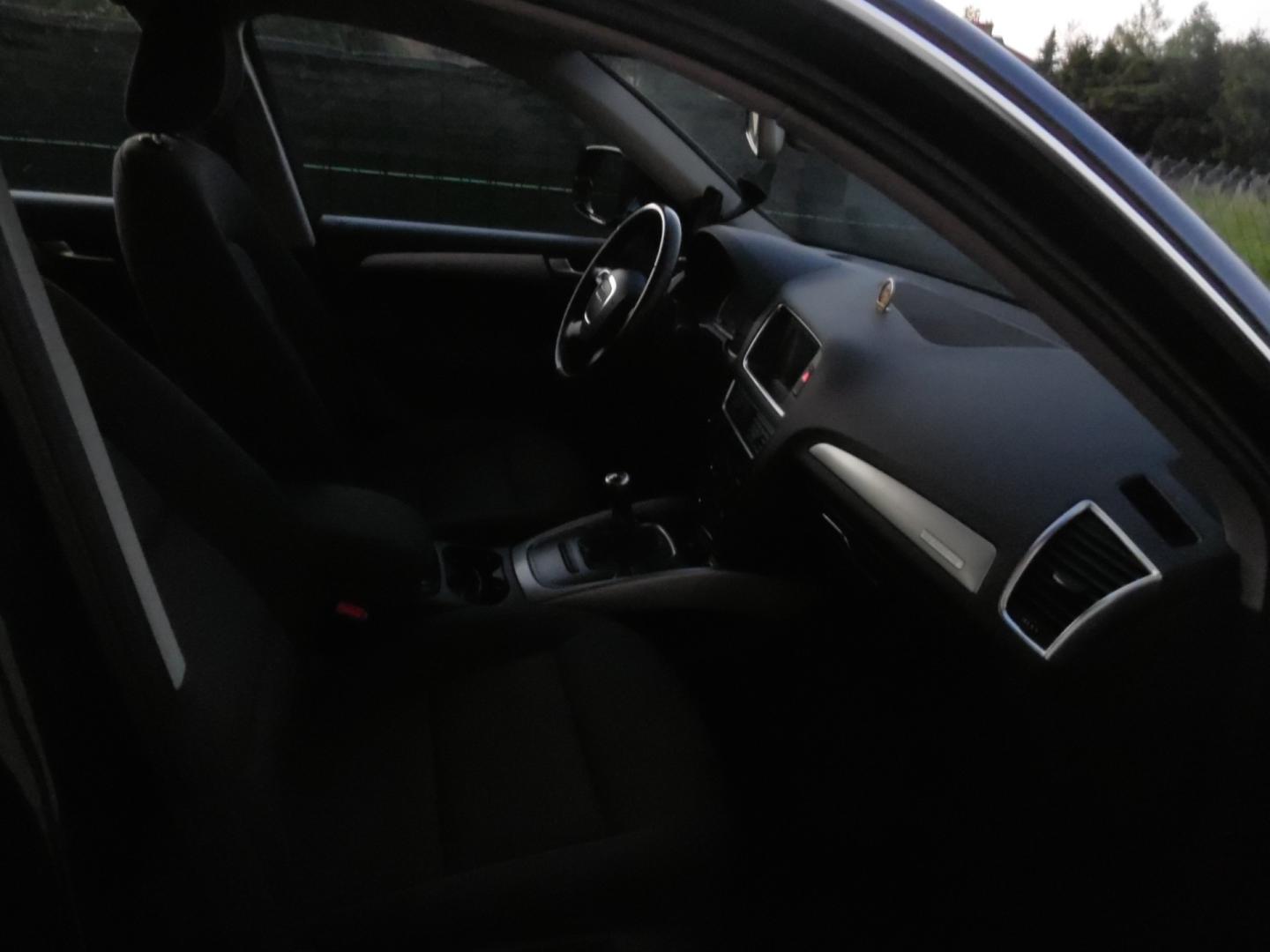 samochód osobowy Audi Q5