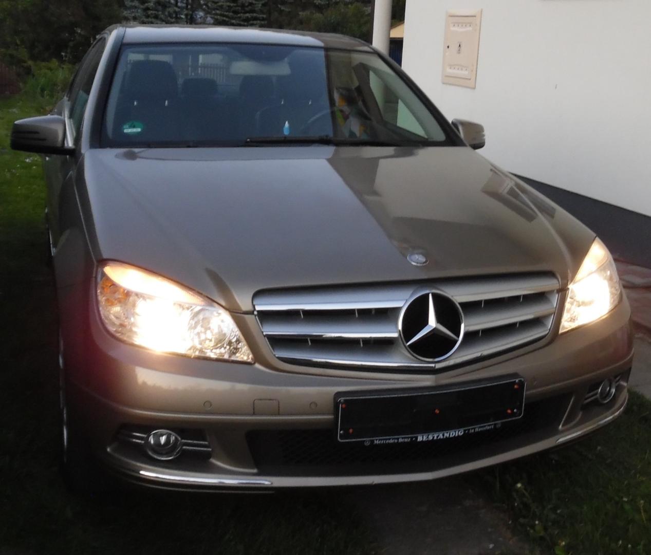 Samochód osobowy Mercedes 204