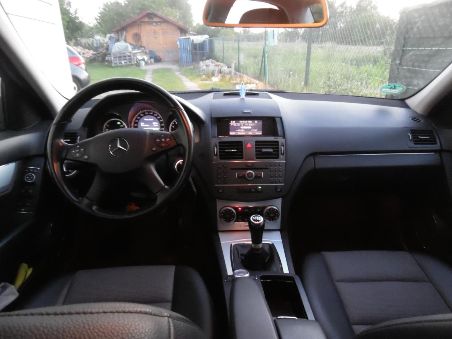 Samochód osobowy Mercedes 204