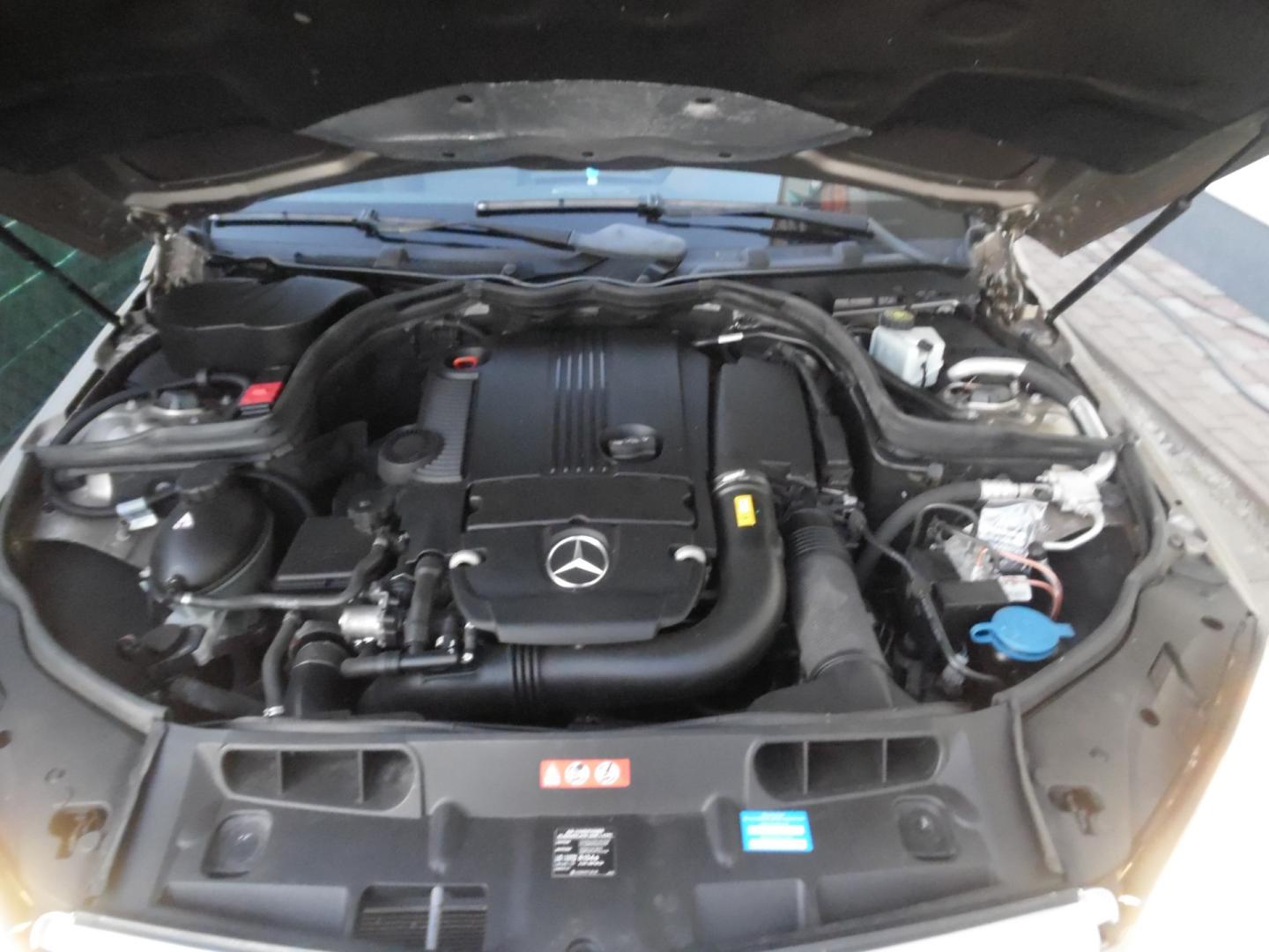 Samochód osobowy Mercedes 204