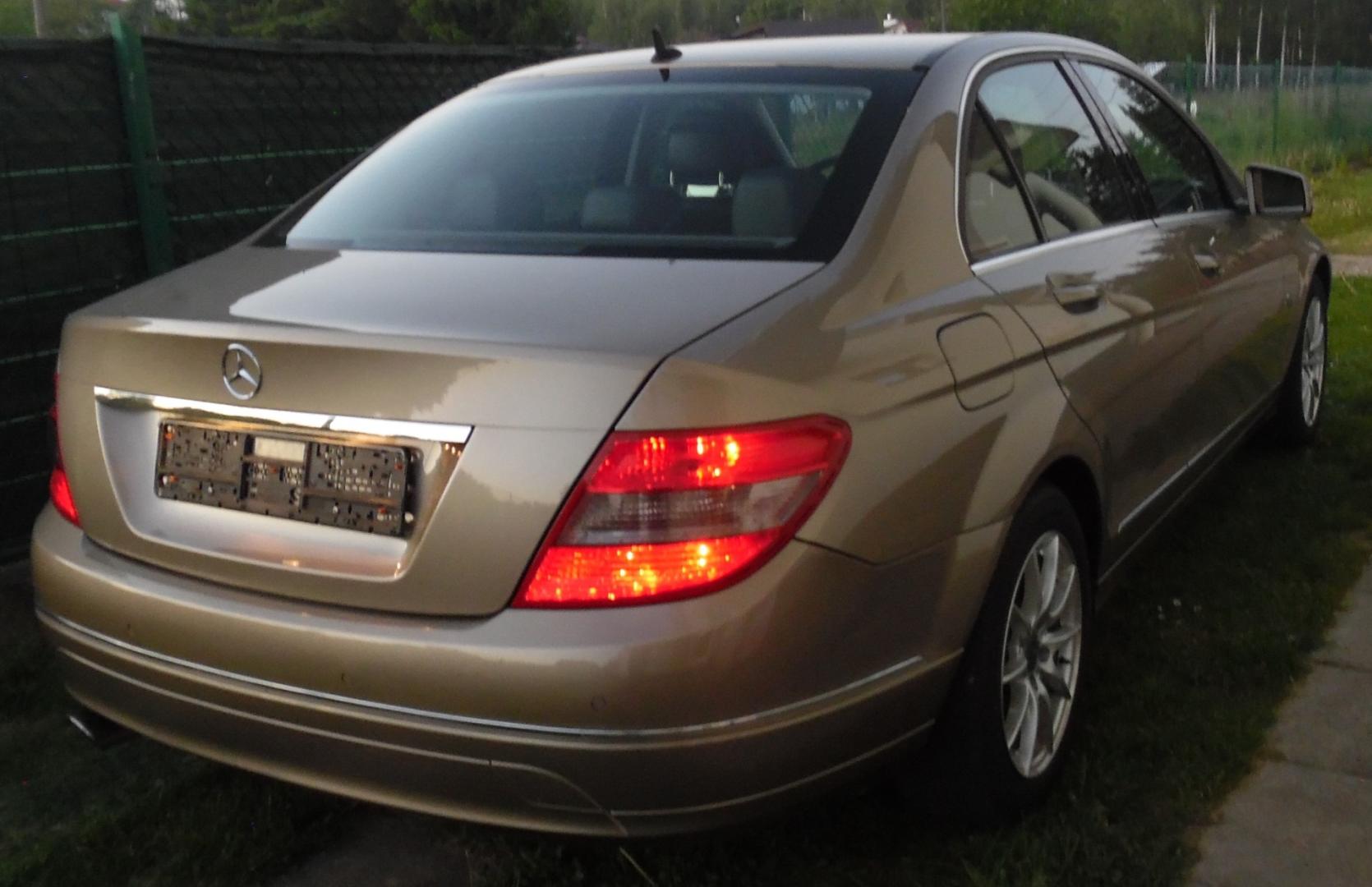 Samochód osobowy Mercedes 204