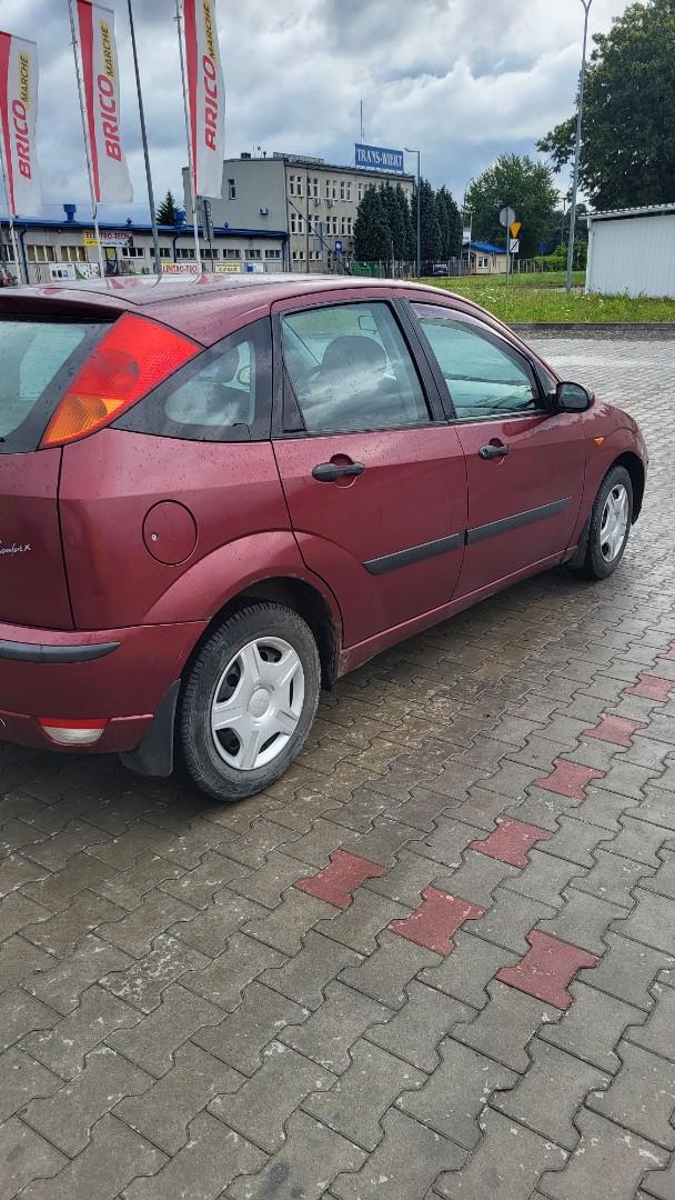 Ford Focus 1,6 komfort x / 100 z 2002 roku   cena 2700 zł