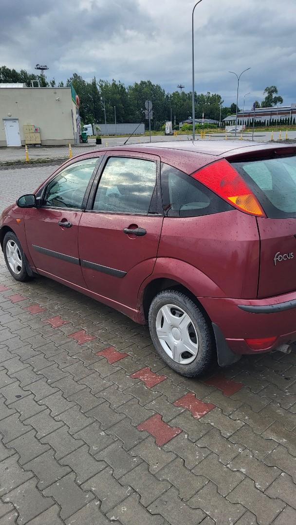 Ford Focus 1,6 komfort x / 100 z 2002 roku   cena 2700 zł