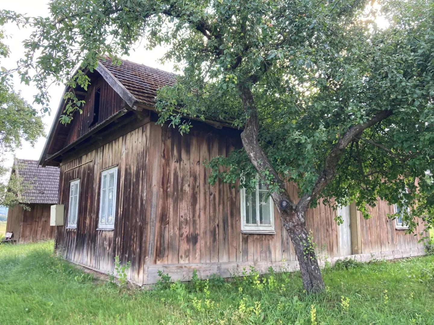 Pagórek, dom drewniany ze stodołą, działka 54ar, widok na Beskid Niski