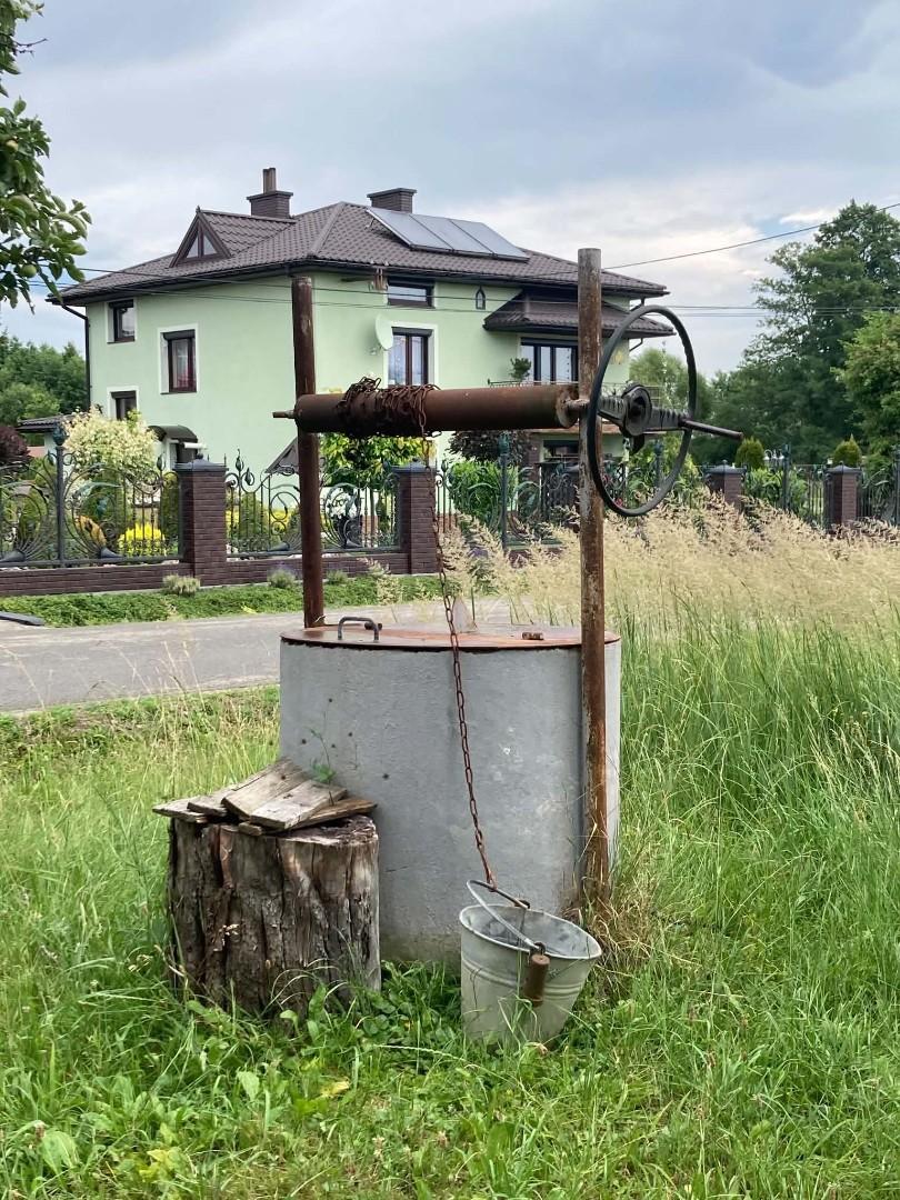 Pagórek, dom drewniany ze stodołą, działka 54ar, widok na Beskid Niski