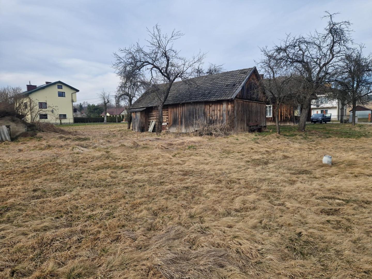 Pagórek, dom drewniany ze stodołą, działka 54ar, widok na Beskid Niski